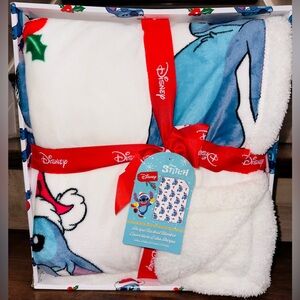 Super Cute 🥰 Disney Stitch Christmas Plush Sherpa Backed Blanket Twin Size - NEW